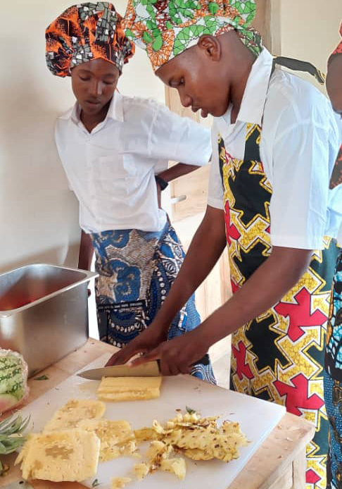 DERTOUR Foundation Projekt Amani Küche Obst