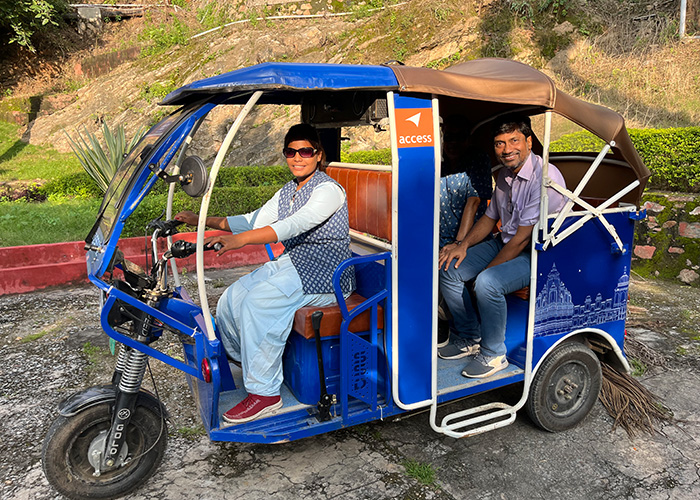 Lake City Rikscha - Frau fährt männlichen Fahrgast